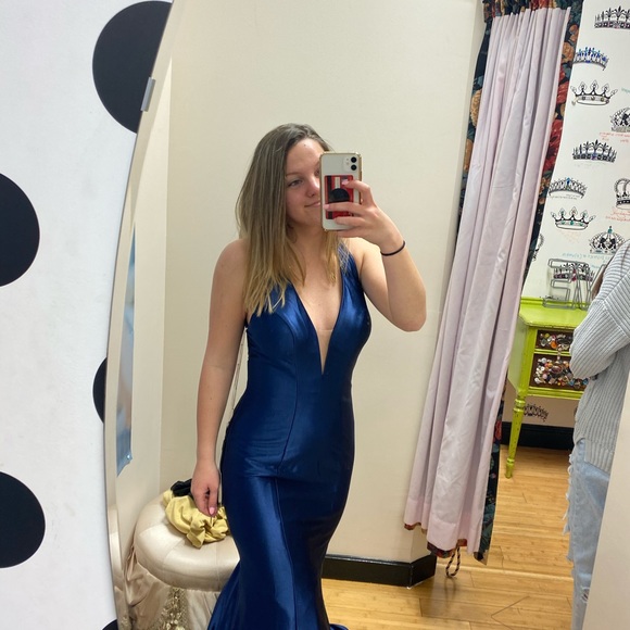 Faviana Gown - Picture 5 of 5